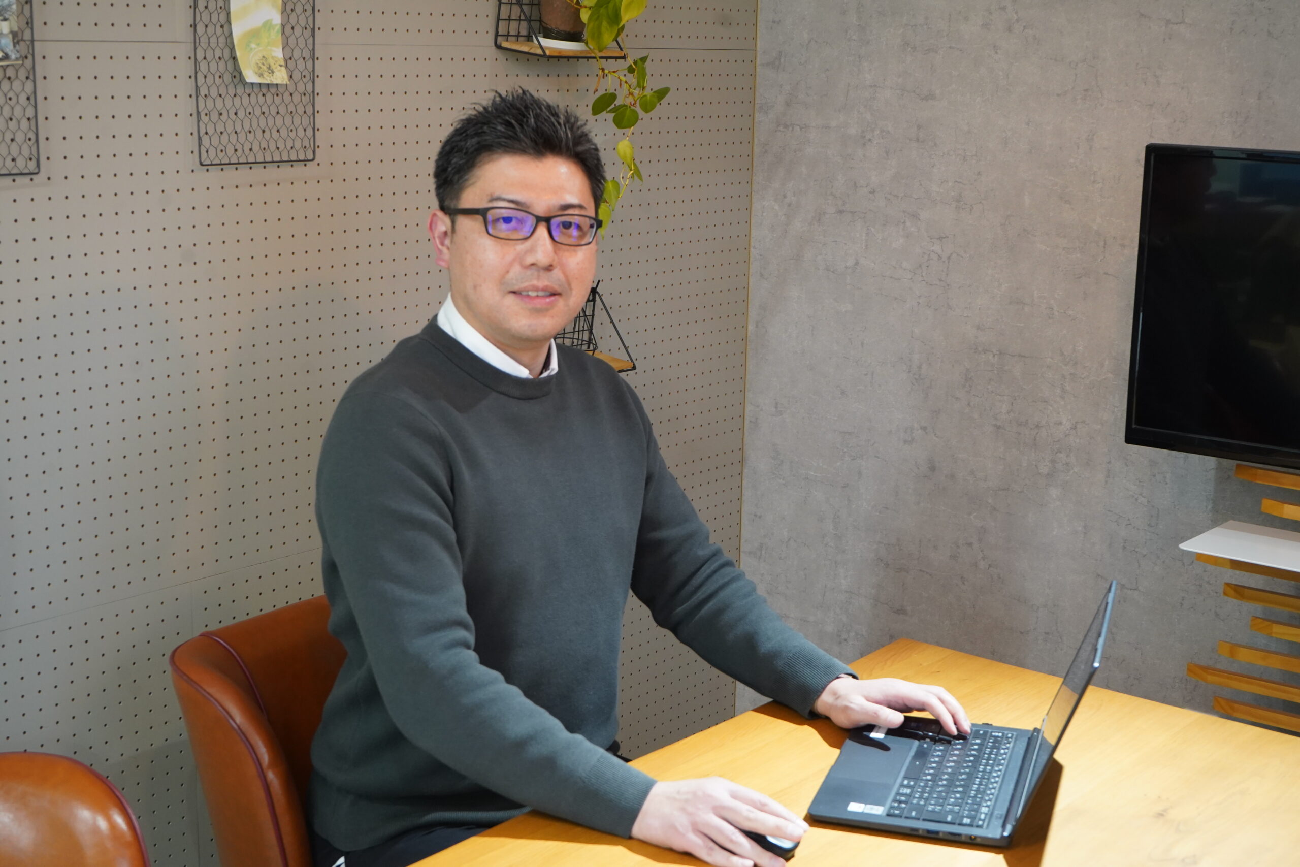 限界だったExcel管理から脱却し、事務作業の自動化で社員の定時退社と多校舎展開を実現